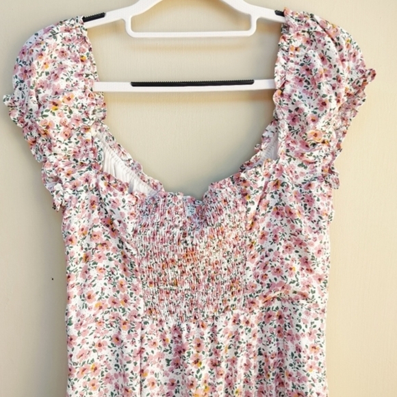 Floral Puff-Sleeve Midi Dress in Light Pink - Picture 5 of 10